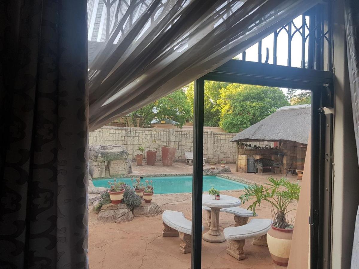 Upper Houghton Guesthouse Johannesburg Esterno foto