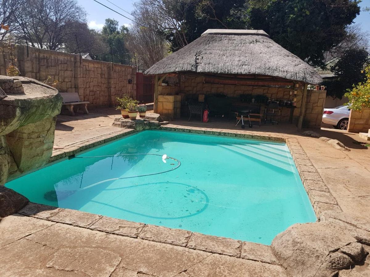 Upper Houghton Guesthouse Johannesburg Esterno foto